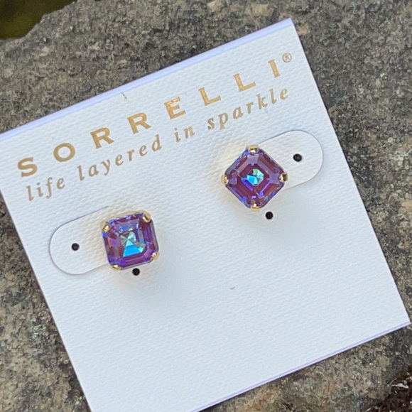 Sorrelli Begonia Swarovski Goldtone Earrings NWT - Picture 4 of 8